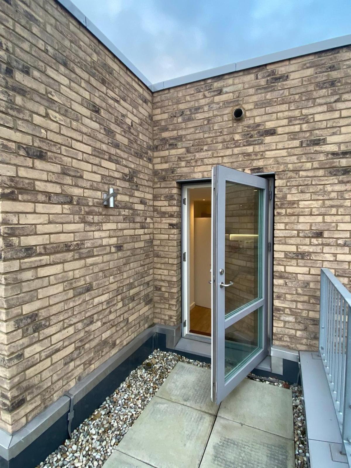 Penthouse With Stunning Views * London