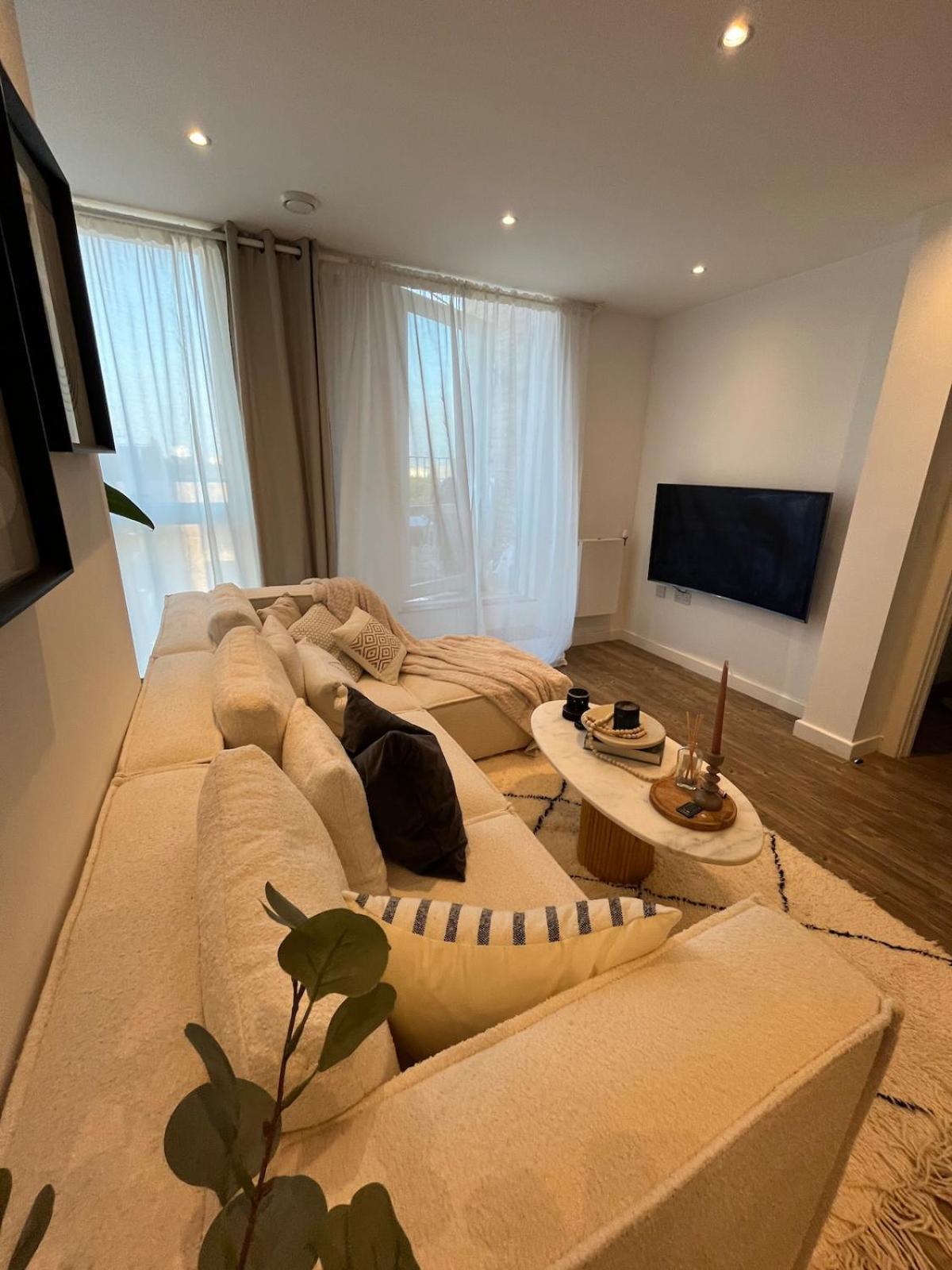 Penthouse With Stunning Views Apartment